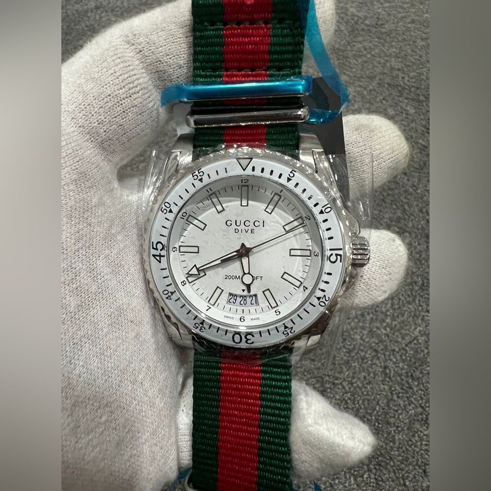New Green & Red Gucci Watch - Picture 5 of 9